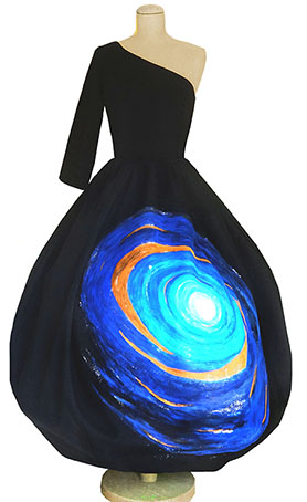 Obleka, ročno poslikana z motivom galaksije