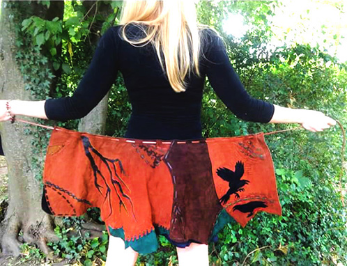 Oblekica za deklico z ročno izdelanimi aplikacijami iz istega materiala