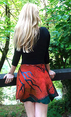 Oblekica za deklico z ročno izdelanimi aplikacijami iz istega materiala