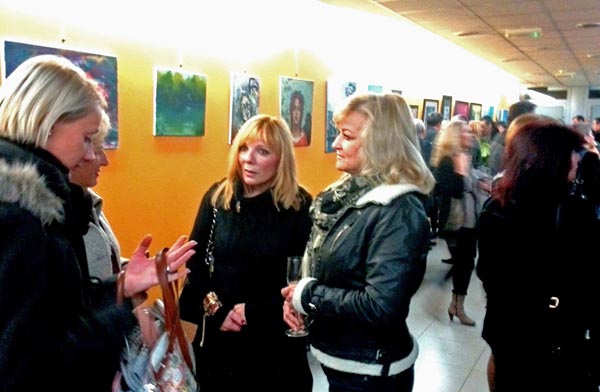 Vlasta Cah Žerovnik v pogovoru s prijateljicami