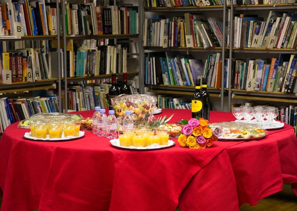 Pogostitev na otvoritvi razstave