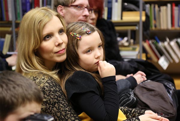 Hčerka in vnukinja avtorice med obiskovalci