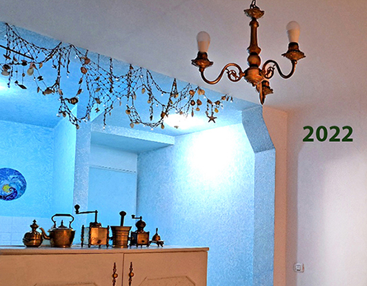 Ribiška mreža in barve morja v počitniškem stanovanju